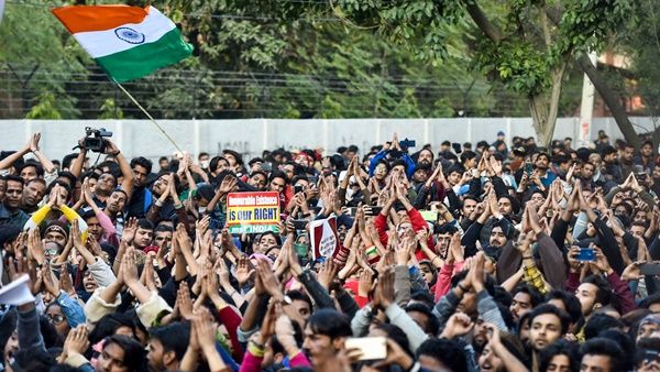 'വെടിയുതിർത്ത അക്രമി മനോരോഗിയാണെന്ന വെളിപ്പെടുത്തലിനായി കാത്തിരിക്കുകയാണ് രാജ്യം'
