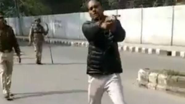 ജാമിയ വെടിവെയ്പ്: അക്രമിക്കെതിരെ കൊലപാതക ശ്രമത്തിന് കേസ്, അക്രമി കുട്ടിക്കുറ്റവാളിയോ?