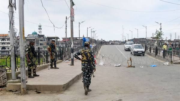 ജമ്മുകശ്മീരിൽ അടുത്ത 48 മണിക്കൂറിൽ ബ്രോഡ്ബാൻഡ് പുനഃസ്ഥാപിക്കും: നീക്കം സുപ്രീം കോടതി നിർദേശത്തോടെ!!