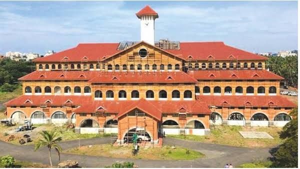 ഗവർണറെ വെല്ലുവിളിച്ച് സർവകലാശാല ആദ്യസെനറ്റ് യോഗം: പൗരത്വ ഭേദഗതി നിയമം ഇന്ത്യൻ ഭരണഘടനയ്ക്ക് ഭീഷണി