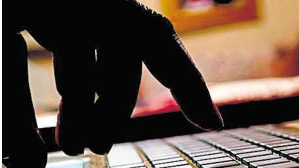 സമ്പന്ന കുടുംബത്തിലെ ഇളമുറക്കാർ, രാജ്യം മുഴുവൻ ബിസിനസ് സാമ്രാജ്യം, ഒടുവിൽ 'ബ്ലൂ ബ്ലാക്ക് മെയിലിംഗ്'