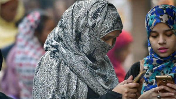 മുസ്ലിം വിദ്യാര്‍ഥിനികള്‍ ബുര്‍ഖ ധരിക്കരുത്; 250 രൂപ പിഴ ഈടാക്കും, കര്‍ശന നിര്‍ദേശവുമായി കോളജ്