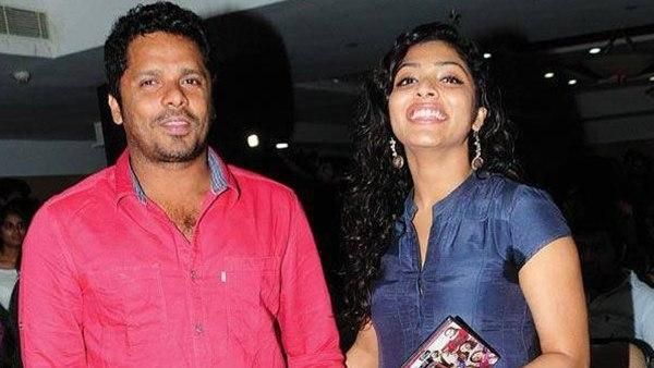 ആഷിഖ് അബു ആരുടെയും പോക്കറ്റിൽ കൈയ്യിടുന്നവനല്ല; പിന്നിൽ സൗഹദങ്ങളിൽ കടന്നുകൂടിയ വൈറസെന്ന് പ്രമുഖ നടൻ!