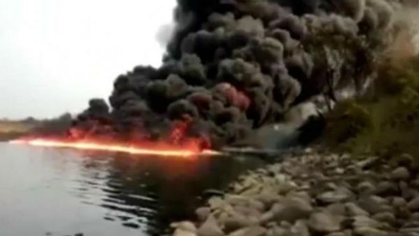 അസമില്‍ രണ്ടുദിവസമായി നദി കത്തുന്നു; വീഡിയോ