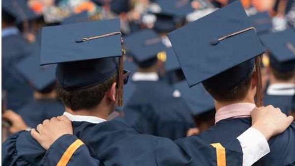 വിദ്യാർഥികൾക്ക് ക്രെഡിറ്റ് കാർഡ്; ഈടില്ലാതെ ഉന്നത വിദ്യാഭ്യാസത്തിന് പത്ത് ലക്ഷം രൂപ വരെ ലോണുമായി പശ്ചിമ ബംഗാൾ