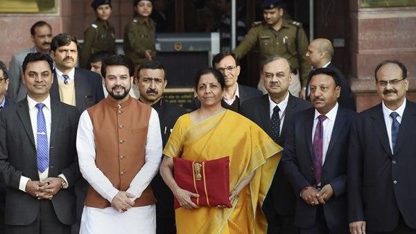 ദീർഘകാലാടിസ്ഥാനത്തിൽ എല്ലാ ആദായനികുതി ഇളവുകളും ഒഴിവാക്കുമെന്ന് ധനകാര്യമന്ത്രി