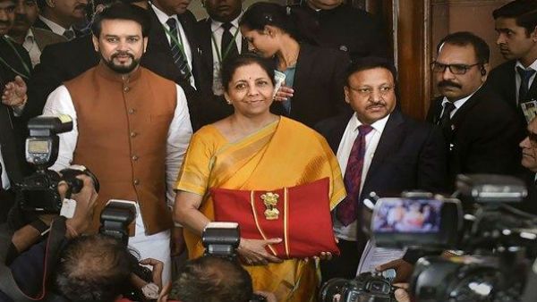 ബജറ്റ് പ്രസംഗത്തില്‍ റെക്കോര്‍ഡിട്ട് ധനമന്ത്രി... മന്‍മോഹന്‍ സിംഗിനെ കടത്തി വെട്ടി, ദൈര്‍ഘ്യം ഇങ്ങനെ