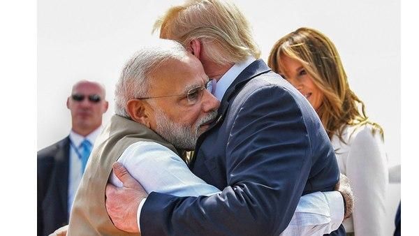 300 കോടിയുടെ പ്രതിരോധകരാറില്‍ ഒപ്പുവെച്ചെന്ന് ട്രംപ്, ഭീകരവാദത്തിനെതിരെ ഒരുമിച്ച് പോരാടുമെന്ന് മോദി!