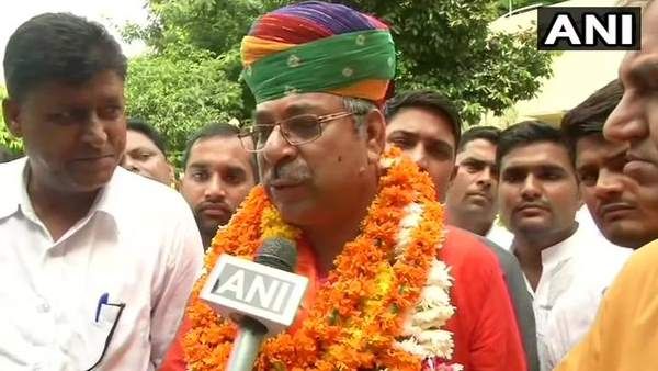 അശോക് ഗെലോട്ട് തുക്ക്‌ഡെ തുക്ക്‌ഡെ ഗ്യാംഗിന്റെ തലവന്‍... വിവാദ പ്രസ്താവനയുമായി ബിജെപി നേതാവ്!!