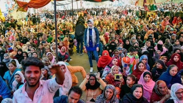 വഴി തടയുന്നത് പോലീസാണ്, സിഎഎ പിൻവലിക്കും വരെ സമരം തുടരും, ഷാഹീൻബാഗ് മധ്യസ്ഥ സംഘം മടങ്ങി