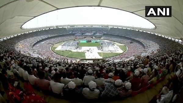 ഇന്ത്യയുമായി 300 കോടി ഡോളറിന്റെ കരാറിന് ട്രംപ്; ജനസാഗരത്തെ സാക്ഷിയാക്കി പ്രഖ്യാപനം