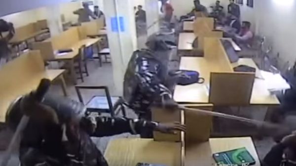 ജാമിയ മിലിയയിൽ നിന്നും നടുക്കുന്ന സിസിടിവി ദൃശ്യങ്ങൾ, വിദ്യാർത്ഥികളെ തല്ലിച്ചതച്ച് ദില്ലി പോലീസ്!