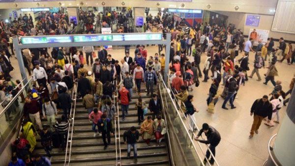 മെട്രോ സ്റ്റേഷനില്‍ ഗോലി മാരോ മുദ്രാവാക്യം: ആറ് പേര്‍ പോലീസ് പിടിയില്‍, സിഎഎയെ പ്രതിരോധിക്കുമെന്ന്