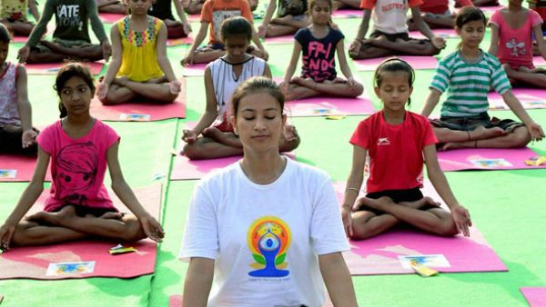 അഗ്നിഹോത്ര മുതല്‍ ചക്ര ശുദ്ധി വരെ... അന്താരാഷ്ട്ര യോഗ വാരത്തില്‍ വിവിധ ധ്യാന സെഷനലുകള്‍!!