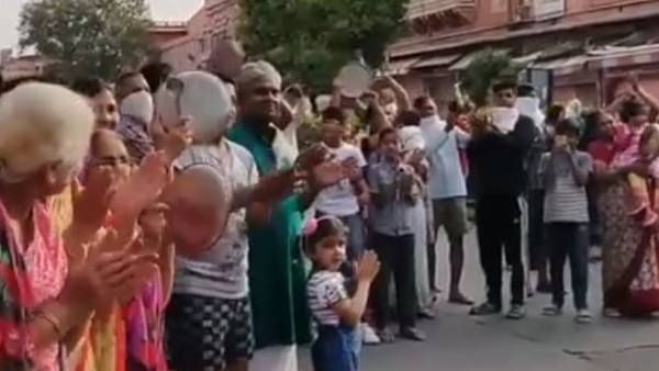 ബൂമറാങ്ങായി മോദിയുടെ ജനതാ കർഫ്യൂ! കർഫ്യൂവിന് പുല്ലുവില, 'കൊട്ടും പാട്ടുമായി ജനം തെരുവിൽ', കുറിപ്പ്!