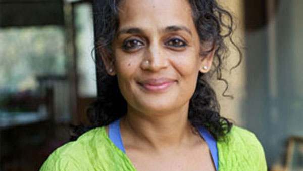 ദില്ലി കലാപം കൊറോണയുടെ ഇന്ത്യൻ പതിപ്പെന്ന് അരുന്ധതി റോയ്, നമ്മളെല്ലാം രോഗികൾ!