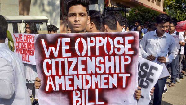 അവളെന്റെ ഭാര്യയാണ്.... കലാപകാരികളില്‍ നിന്ന് ഗര്‍ഭിണിയെ രക്ഷിച്ച് ഹിന്ദു യുവാവ്, സംഭവിച്ചത് ഇങ്ങനെ