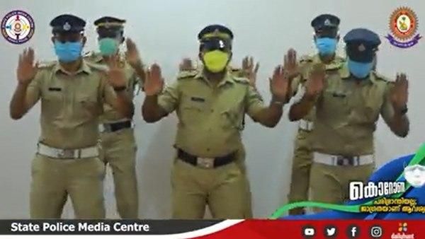 കേരള പോലീസ് ഗള്‍ഫിലും തകര്‍ത്തോടുന്നു; ഏറ്റെടുത്ത് അറബികള്‍, തരംഗമായി കളകാത്ത സംഗനമേരം