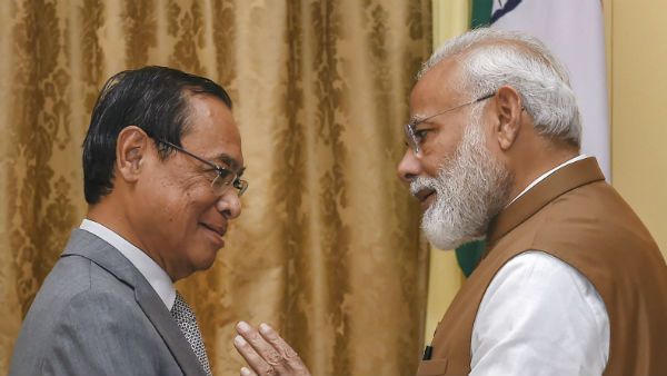 'കോൺഗ്രസ് ഇട്ടാൽ ബർമുഡ , മറ്റുള്ളവർ ഇട്ടാൽ വള്ളികളസം, വാളെടുത്തവരെല്ലാം വെളിച്ചപ്പാട്' കുറിപ്പ്