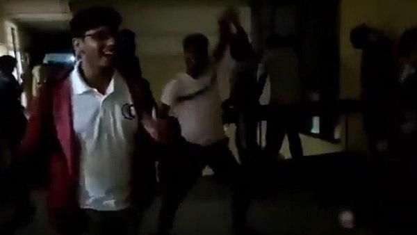 ജയ് കൊറോണ..ജയ് കൊറോണ; മുദ്രാവാക്യം വിളിച്ചും ആര്‍ത്തുല്ലസിച്ചും ഐഐടി വിദ്യാര്‍ത്ഥികള്‍, കാരണം ഇതാണ്