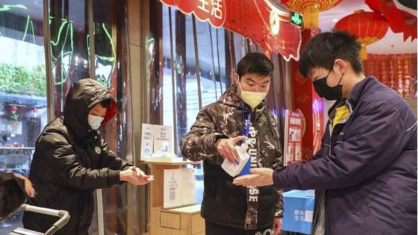 കൊറോണയുടെ മറവില്‍ ഓണ്‍ലൈന്‍ കൊള്ള: ഹാന്‍ഡ് സാനിറ്റൈസറുകള്‍ക്ക് വില കത്തിക്കയറി! നടപടിയെന്ന് കമ്പനി