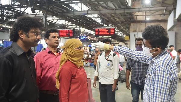 കൊറോണ: വിമാനത്താവളങ്ങളിലെ പ്രോട്ടോക്കോൾ എന്തെല്ലാം, തെർമൽ സ്ക്രീനിംഗ് ആർക്കെല്ലാം.. മാനദണ്ഡങ്ങൾ