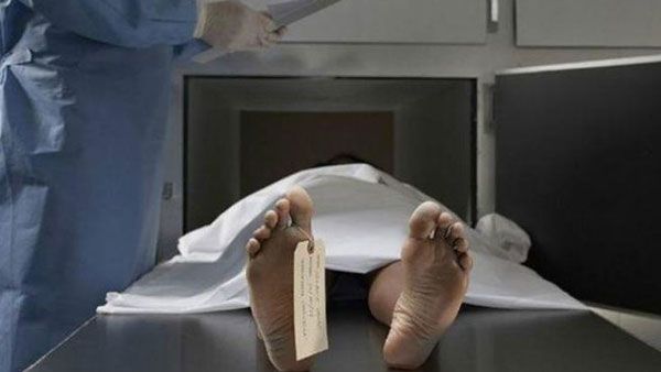 കൊറോണ: ചെങ്ങളത്ത് മരിച്ചയാളുടെ മൃതദേഹം കൈകാര്യം ചെയ്യുന്നതിൽ വീഴ്ച: മൃതദേഹം ചുമന്നത് ബന്ധുക്കൾ!!