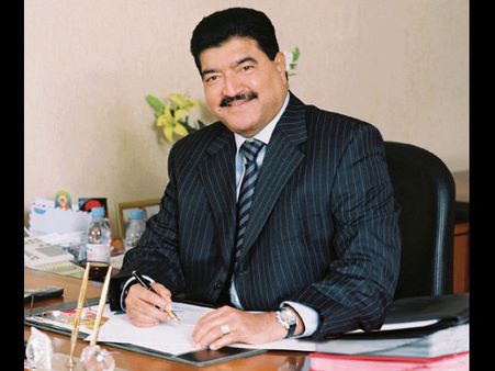 മൂക്കറ്റം കടത്തില്‍ മുങ്ങി ബിആര്‍ ഷെട്ടി! വൻ കുരുക്കിൽ, ബാങ്ക് അക്കൗണ്ടുകള്‍ മരവിപ്പിച്ചു!