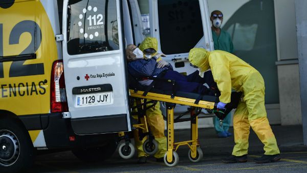 കൊറോണ വൈറസ്: അമേരിക്കയിൽ മരിച്ച് വീണത് അരലക്ഷം പേർ, ഭീതി തുടരുന്നു, ദിനംപ്രതി മരിക്കുന്നത് 2000 മരണം