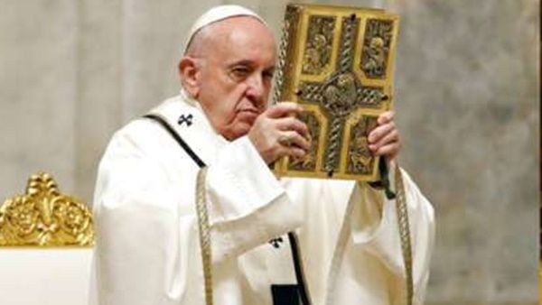 ഉയിര്‍ത്തെഴുന്നേല്‍പ്പിന്‍റെ ഓര്‍മ്മയില്‍ ഈസ്റ്റര്‍: തിരുകര്‍മങ്ങള്‍ ഓണ്‍ലൈനില്‍ കണ്ട് വിശ്വാസികള്‍