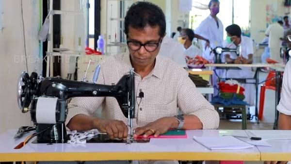 അമ്മ ചിട്ടിപിടിച്ച് വാങ്ങിയ തയ്യല്‍മെഷീനിലാണ് സുരേന്ദ്രന്‍ എന്ന ഇന്ദ്രന്‍സ് തയ്യല്‍ക്കട ആരംഭിച്ചത്