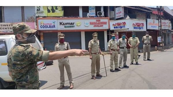കൊവിഡ് സമൂഹ വ്യാപനത്തിന്റെ തോത് കൂടാൻ സാധ്യത: കണ്ണുരിൽ ട്രിപ്പിൾ ലോക്ക് ഡൗണുമായി പോലീസ്