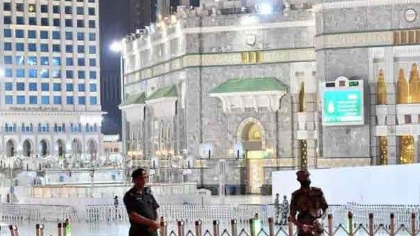 ചരിത്രത്തില്‍ ഇടംനേടി മക്കയിലെ തറാവീഹ്; പങ്കെടുത്തത് കുറഞ്ഞാളുകള്‍ മാത്രം