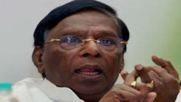 'പുതുച്ചേരിക്ക് യാതൊരു സഹായവും ലഭിച്ചിട്ടില്ല' ശത്രുക്കളല്ലെന്ന് കേന്ദ്രത്തോട് നാരായണസ്വാമി