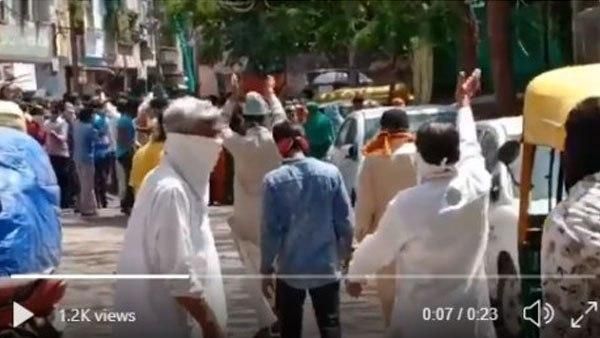 കൊറോണ; ആരോഗ്യപ്രവര്‍ത്തകര്‍ക്ക് നേരെ ആള്‍ക്കൂട്ട ആക്രമണം, രണ്ട് വനിത ഡോക്ടര്‍മാര്‍ക്ക് പരിക്ക്