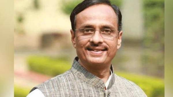 ബസ് വിവാദം: കോൺഗ്രസ് കുടിയേറ്റ തൊഴിലാളികളോട് മാപ്പ് പറയണം,അക്കമിട്ട് വിമർശിച്ച് യുപി ഉപമുഖ്യമന്ത്രി