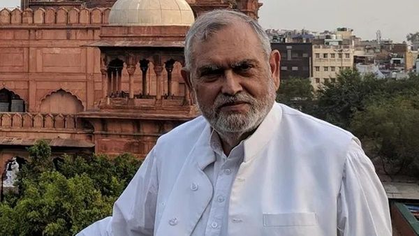 'മുസ്ലിങ്ങള്‍ അറബ് രാജ്യങ്ങളോട് പരാതിപ്പെടും'; ന്യൂനപക്ഷ കമ്മീഷന്‍ ചെയര്‍മാനെതിരെ രാജ്യദ്രോഹ കേസ്