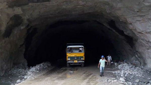 ലോക്ഡൗണ്‍ ഇളവ് തുണയായി, കുതിരാനില്‍ തുരങ്ക നിര്‍മാണം പുനരാരംഭിച്ചു, ഒരുക്കുന്നത് കരിങ്കല്‍ ഭിത്തി!!