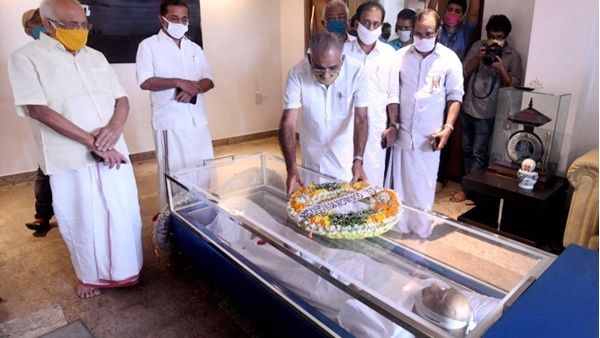 എംപി വീരേന്ദ്രകുമാറിന് അന്ത്യാഞ്ജലി; സംസ്കാര ചടങ്ങുകള്‍ കുടുംബശ്മശാനത്തില്‍ പൂര്‍ത്തിയായി