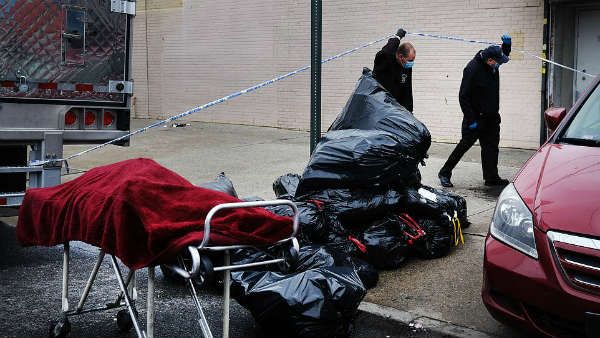 ട്രക്കിനുള്ളില്‍ നിന്നും ദുര്‍ഗന്ധം; തുറന്നപ്പോള്‍ ഐസില്‍ കൂട്ടിയിട്ട മൃതദേഹങ്ങള്‍, ഒടുവില്‍ നടപടി