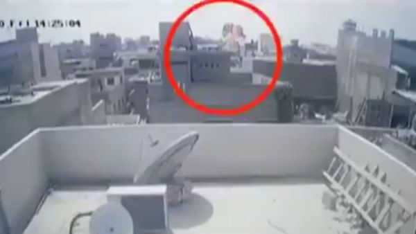 പാക് വിമാനം തകരുന്ന സിസിടിവി ദൃശ്യം പുറത്ത്! 'മെയ്‌ഡേ മെയ്‌ഡേ'; തകരും മുൻപ് പൈലറ്റിന്റെ സന്ദേശം!