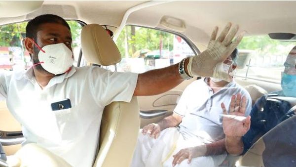 ടാക്സി കാറുകളിലെ സുരക്ഷിത യാത്രക്ക് ഫൈബർ ക്ലിയർ ഗ്ലാസ്സ് വേര്‍തിരിവ്; പുതിയ ആശയവുമായി ജില്ലാ ഭരണകൂടം