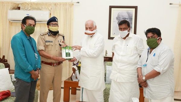 പോലീസ് സേനയ്ക്ക് ആയുര്‍വേദ മരുന്നുകള്‍ വിതരണം ചെയ്ത് ധന്വന്തരി വൈദ്യശാല