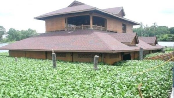 കായലിൽ മുങ്ങി വേളിയിലെ ഫ്‌ളോട്ടിംഗ് റെസ്‌റ്റോറന്റ്! 80 ലക്ഷം മുടക്കി നവീകരിച്ചതിന് പിറകെ!