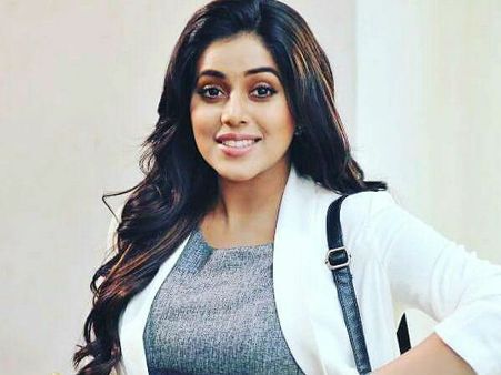 ഭീഷണിപ്പെടുത്തി പണം തട്ടാൻ ശ്രമിച്ച സംഭവം: ഷംന കാസിമിന് വനിതാ കമ്മീഷന്റെ പിന്തുണ