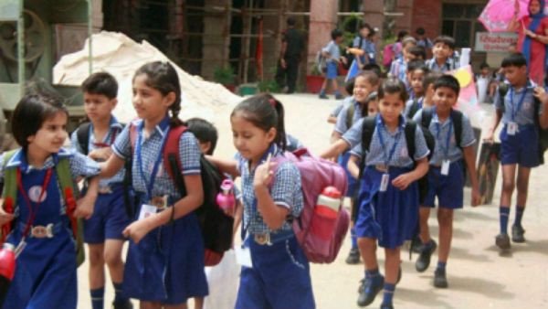 കോവിഡ് എല്ലാം താളം തെറ്റിച്ചു... കോഴിക്കോട്ട് പാഠപുസ്തക വിതരണം പാതിവഴിയില്‍, ഇനി ദിവസങ്ങള്‍!!