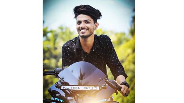 കൂത്തുപറമ്പ് കായലോട് ബൈക്ക് അപകടത്തിൽ സൈനികൻ ഉൾപ്പെടെ രണ്ടു പേർ മരിച്ചു