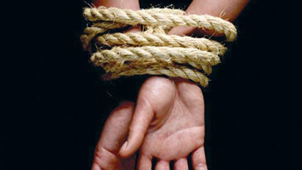 ലഹരി മാഫിയ സംഘം മധ്യവയസ്‌കനെ തട്ടിക്കൊണ്ടുപോയി, വാടകയുടെ പേരില്‍, ഒടുവില്‍ സംഭവിച്ചത്!!