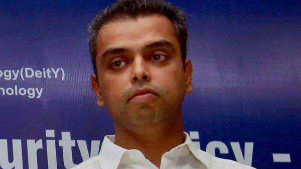 കോണ്‍ഗ്രസിനെ വീണ്ടും ഞെട്ടിച്ച് ദേവ്‌റ, അടിയന്തരാവസ്ഥ ഓര്‍മിപ്പിക്കുന്നത്.... രാഹുലിന് തിരിച്ചടി!!