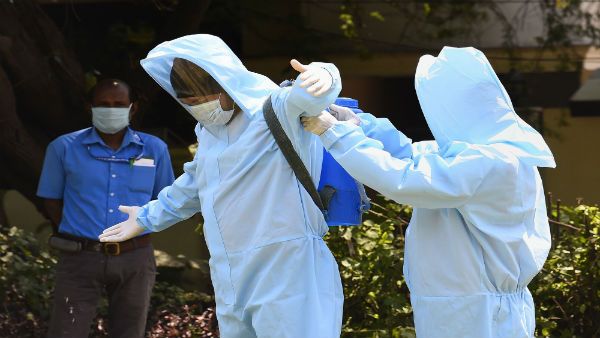 പിപിഇ കിറ്റ് ധരിച്ച് കൊവിഡ് ഡ്യൂട്ടിയിൽ: നഴ്സ് ലിഫ്റ്റിൽ കുടുങ്ങിയത് ഒരു മണിക്കൂർ, ബോധമറ്റ് വീണു...